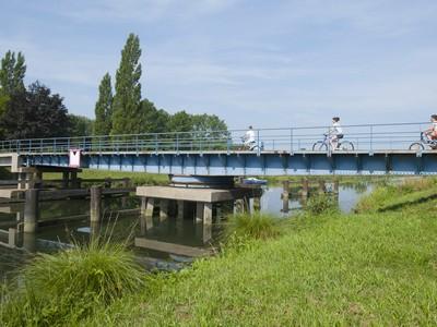 petit-port_pont-tournantccomdesimages.com_b.teissedre.jpg petit-port_pont-tournantccomdesimages.com_b.teissedre.jpg