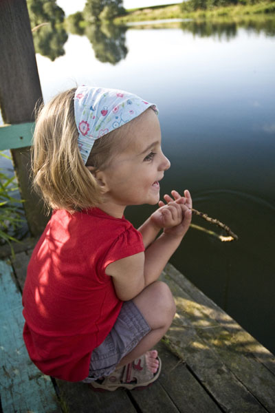 Petite fille au bord du lac, Somme Petite fille au bord du lac, Somme