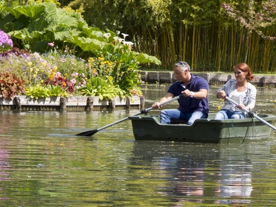 Balade en barque, Chambre d'hôtes Pierette Faille, Hortillonnages, Amiens Balade en barque, Chambre d'hôtes Pierette Faille, Hortillonnages, Amiens