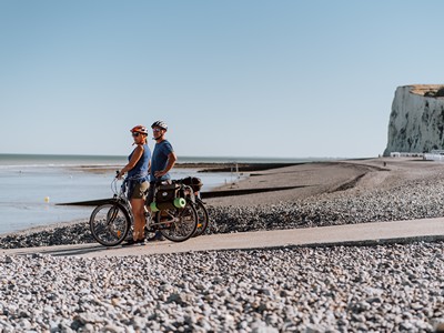 Couple à vélos Mers-les-Bains sur La Vélomaritime Couple à vélos Mers-les-Bains sur La Vélomaritime