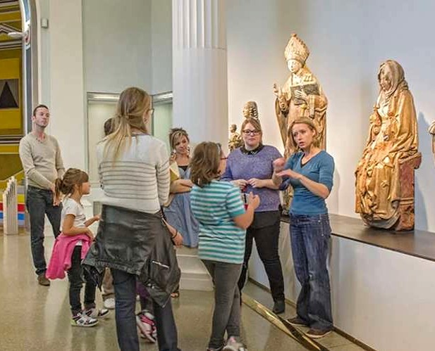 Musée de Picardie - visite en langue des signes Musée de Picardie - visite en langue des signes