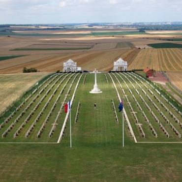 villers-bretonneux_cemetery.jpg